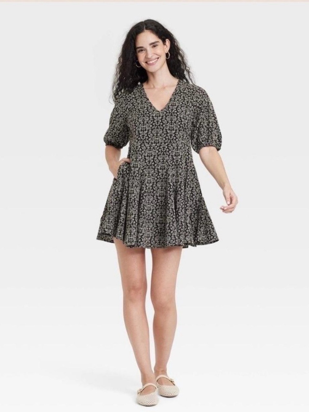 ⚡️NWT V-Neck Floral Mini Dress in Black and Cream